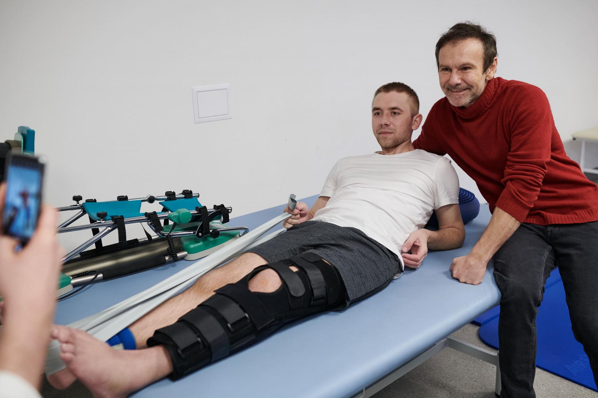 Вакарчук зіграв несподіваний концерт для військових: душевні фото і відео